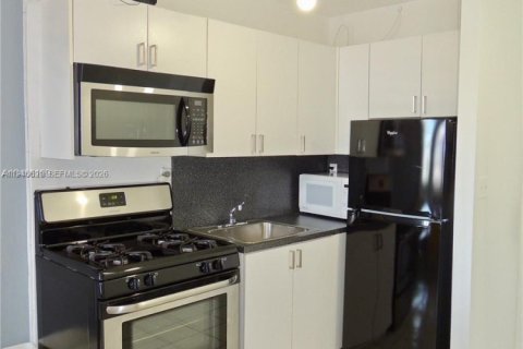 Купить кондоминиум в Майами-Бич, Флорида 43.66м2, № 1998667 - фото 2