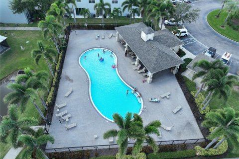 Townhouse in Pinellas Park, Florida 3 bedrooms, 131.92 sq.m. № 1914570 - photo 19