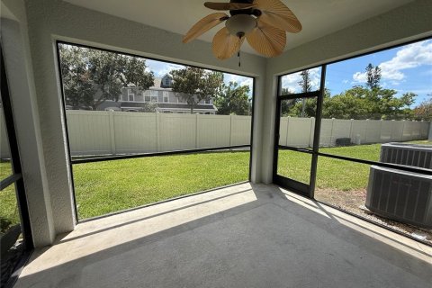 Townhouse in Pinellas Park, Florida 3 bedrooms, 131.92 sq.m. № 1914570 - photo 6