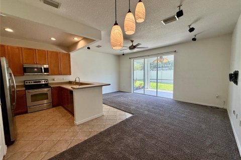 Townhouse in Pinellas Park, Florida 3 bedrooms, 131.92 sq.m. № 1914570 - photo 2