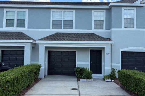 Townhouse in Pinellas Park, Florida 3 bedrooms, 131.92 sq.m. № 1914570 - photo 1