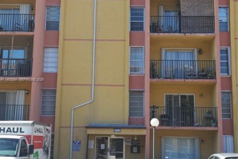 Condo in Miami, Florida, 2 bedrooms  № 2027169