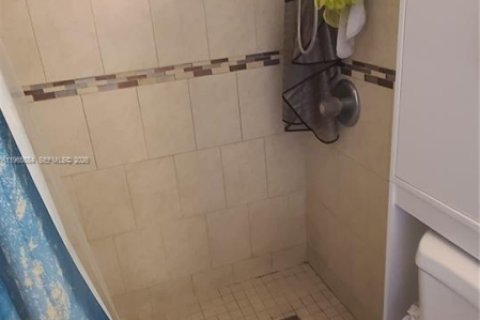 Condo in Miami, Florida, 2 bedrooms  № 2027169 - photo 8