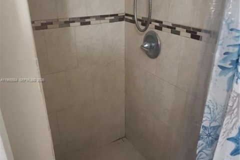 Condo in Miami, Florida, 2 bedrooms  № 2027169 - photo 10