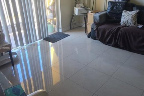 Condo in Miami, Florida, 2 bedrooms  № 2027169 - photo 6
