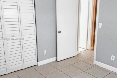 Copropriété à vendre à Pembroke Pines, Floride: 2 chambres, 84.91 m2 № 1986521 - photo 15