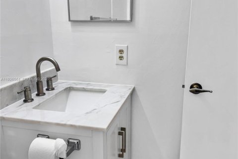 Copropriété à vendre à Pembroke Pines, Floride: 2 chambres, 84.91 m2 № 1986521 - photo 10