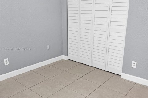 Copropriété à vendre à Pembroke Pines, Floride: 2 chambres, 84.91 m2 № 1986521 - photo 13