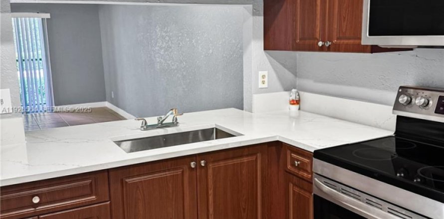 Condo à Pembroke Pines, Floride, 2 chambres № 1986521