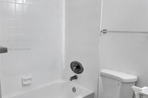 Copropriété à vendre à Pembroke Pines, Floride: 2 chambres, 84.91 m2 № 1986521 - photo 12