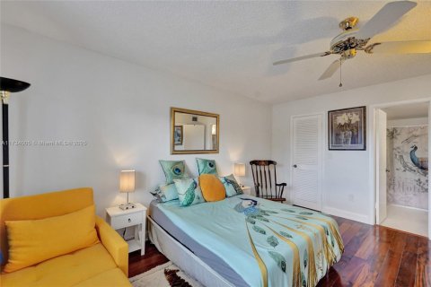 Condo in North Lauderdale, Florida, 1 bedroom  № 1483078 - photo 14