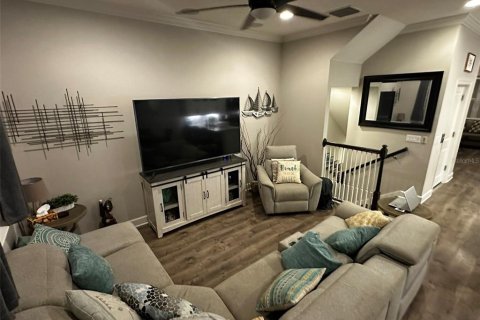 Townhouse in Saint Petersburg, Florida 3 bedrooms, 178.37 sq.m. № 2237583 - photo 17