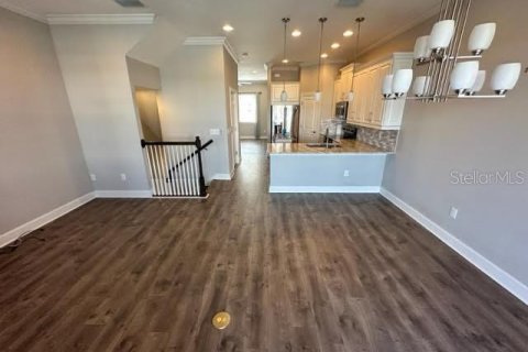 Townhouse in Saint Petersburg, Florida 3 bedrooms, 178.37 sq.m. № 2237583 - photo 2