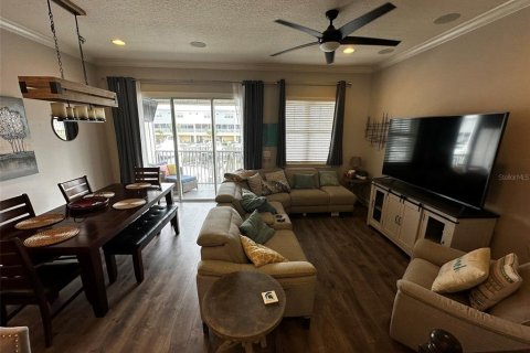 Townhouse in Saint Petersburg, Florida 3 bedrooms, 178.37 sq.m. № 2237583 - photo 16