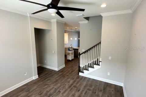 Townhouse in Saint Petersburg, Florida 3 bedrooms, 178.37 sq.m. № 2237583 - photo 5