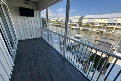 Townhouse in Saint Petersburg, Florida 3 bedrooms, 178.37 sq.m. № 2237583
