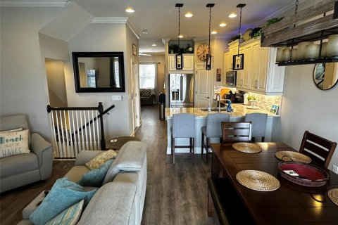 Townhouse in Saint Petersburg, Florida 3 bedrooms, 178.37 sq.m. № 2237583 - photo 19