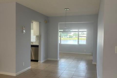 Villa ou maison à vendre à West Palm Beach, Floride: 2 chambres, 122.63 m2 № 2173154 - photo 14