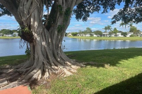 Villa ou maison à vendre à West Palm Beach, Floride: 2 chambres, 122.63 m2 № 2173154 - photo 2