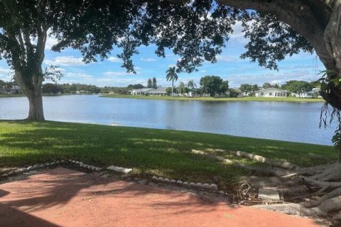 Villa ou maison à vendre à West Palm Beach, Floride: 2 chambres, 122.63 m2 № 2173154 - photo 4