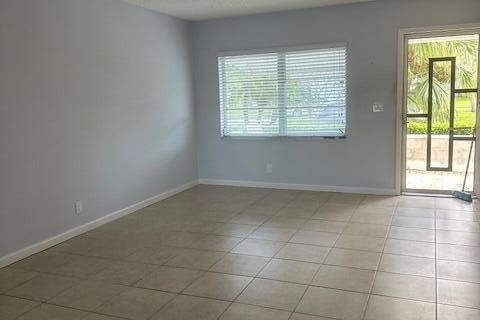 Villa ou maison à vendre à West Palm Beach, Floride: 2 chambres, 122.63 m2 № 2173154 - photo 8