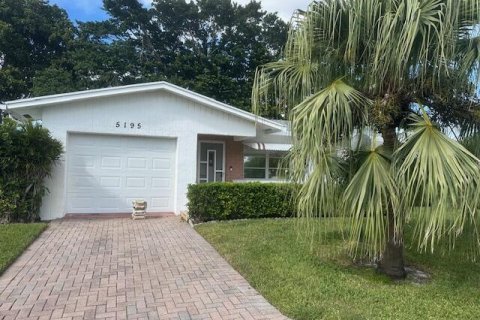 Villa ou maison à vendre à West Palm Beach, Floride: 2 chambres, 122.63 m2 № 2173154 - photo 6