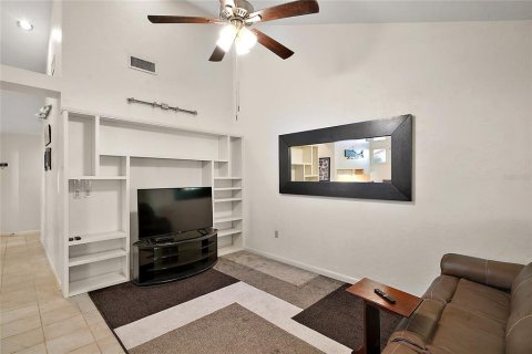 Townhouse in Yalaha, Florida 3 bedrooms, 118.64 sq.m. № 1601857 - photo 10