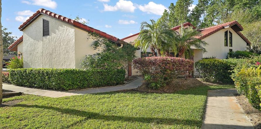 Townhouse in Yalaha, Florida 3 bedrooms, 118.64 sq.m. № 1601857