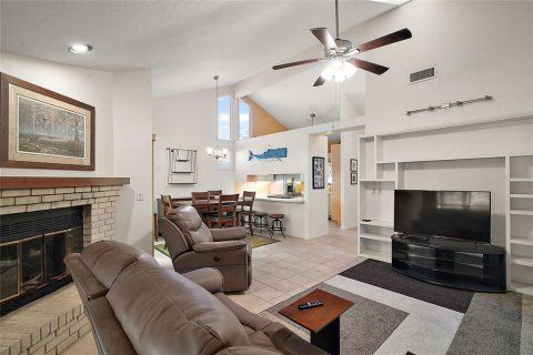 Townhouse in Yalaha, Florida 3 bedrooms, 118.64 sq.m. № 1601857 - photo 9