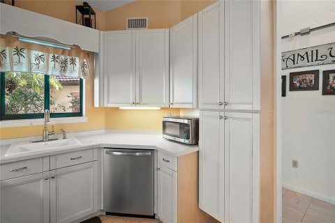 Townhouse in Yalaha, Florida 3 bedrooms, 118.64 sq.m. № 1601857 - photo 13