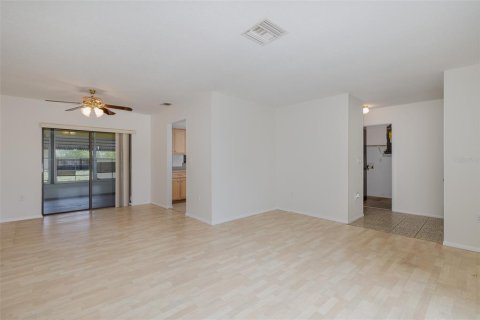 House in Port Richey, Florida 3 bedrooms, 151.62 sq.m. № 1826324 - photo 8