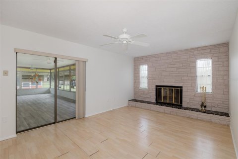 House in Port Richey, Florida 3 bedrooms, 151.62 sq.m. № 1826324 - photo 13