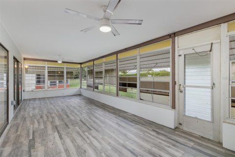 House in Port Richey, Florida 3 bedrooms, 151.62 sq.m. № 1826324 - photo 18