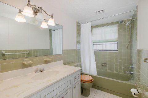 House in Port Richey, Florida 3 bedrooms, 151.62 sq.m. № 1826324 - photo 30