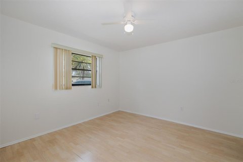 House in Port Richey, Florida 3 bedrooms, 151.62 sq.m. № 1826324 - photo 22