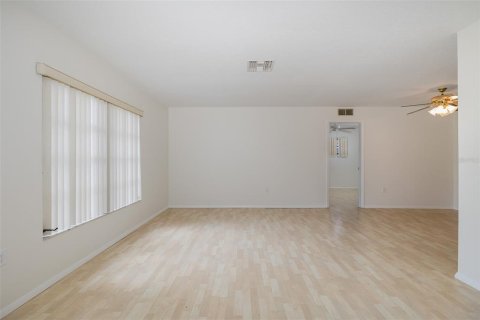 House in Port Richey, Florida 3 bedrooms, 151.62 sq.m. № 1826324 - photo 4