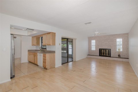 House in Port Richey, Florida 3 bedrooms, 151.62 sq.m. № 1826324 - photo 11