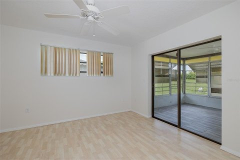 House in Port Richey, Florida 3 bedrooms, 151.62 sq.m. № 1826324 - photo 29