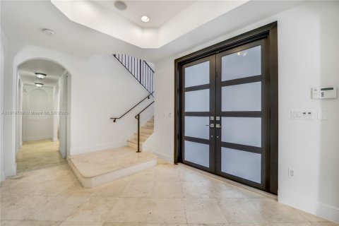 House in Miami Lakes, Florida 5 bedrooms, 341.51 sq.m. № 1779612 - photo 7