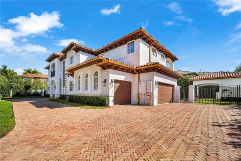 House in Miami Lakes, Florida 5 bedrooms, 341.51 sq.m. № 1779612 - photo 30