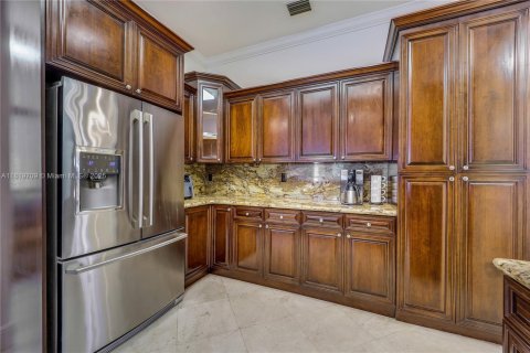 House in Miami Lakes, Florida 5 bedrooms, 341.51 sq.m. № 1779612 - photo 11