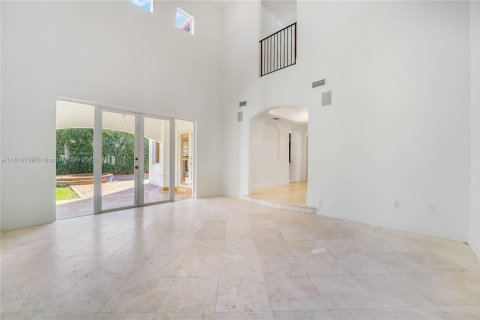 House in Miami Lakes, Florida 5 bedrooms, 341.51 sq.m. № 1779612 - photo 8