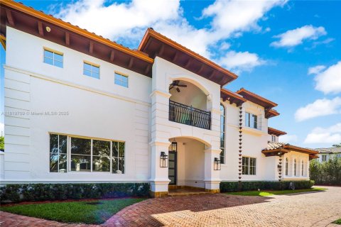 House in Miami Lakes, Florida 5 bedrooms, 341.51 sq.m. № 1779612 - photo 28