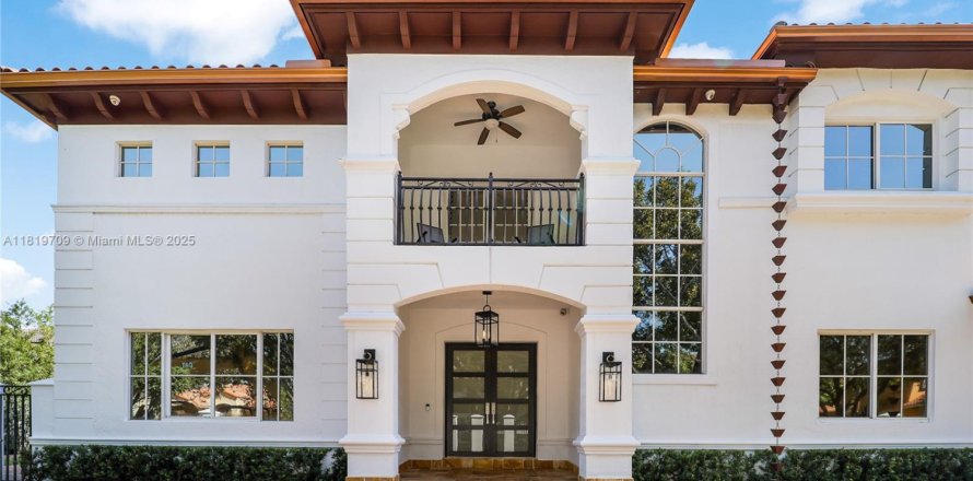 House in Miami Lakes, Florida 5 bedrooms, 341.51 sq.m. № 1779612