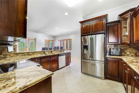 House in Miami Lakes, Florida 5 bedrooms, 341.51 sq.m. № 1779612 - photo 13