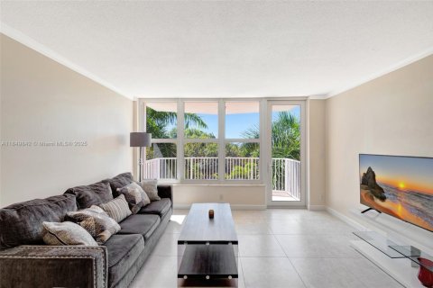 Condominio en alquiler en Hallandale Beach, Florida, 2 dormitorios, 111.48 m2 № 1867337 - foto 17