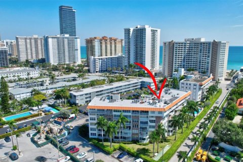 Condominio en alquiler en Hallandale Beach, Florida, 2 dormitorios, 111.48 m2 № 1867337 - foto 11