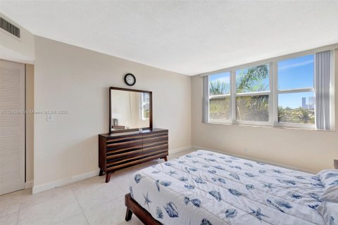 Condominio en alquiler en Hallandale Beach, Florida, 2 dormitorios, 111.48 m2 № 1867337 - foto 27