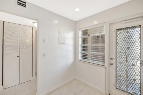 Condominio en alquiler en Hallandale Beach, Florida, 2 dormitorios, 111.48 m2 № 1867337 - foto 23