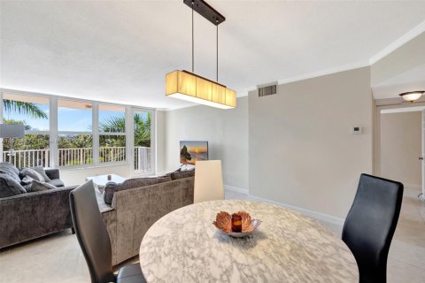 Condominio en alquiler en Hallandale Beach, Florida, 2 dormitorios, 111.48 m2 № 1867337 - foto 15